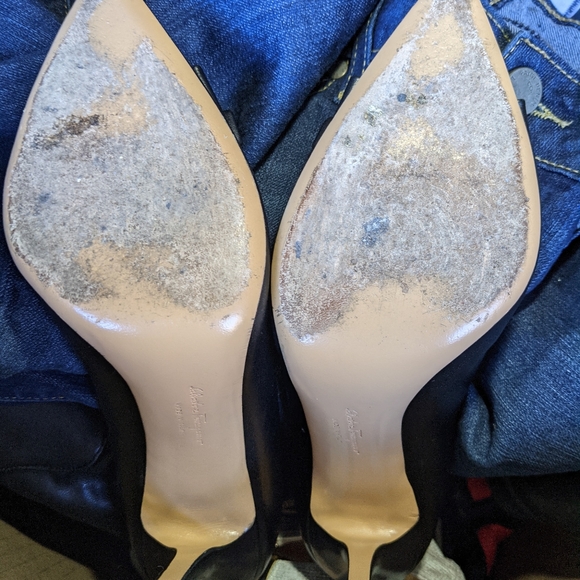 SALVATORE FERRAGAMO Rietta Bow Pointed Toe Pumps - Picture 10 of 10